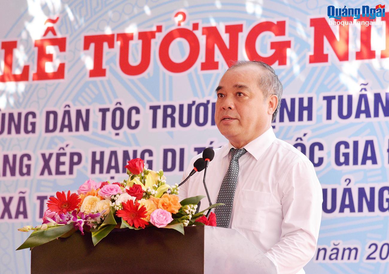 Phó Chủ tịch Thường trực UBND tỉnh Trần Hoàng Tuấn đọc diễn văn về cuộc đời và sự nghiệp của Anh hùng dân tộc Trương Định.